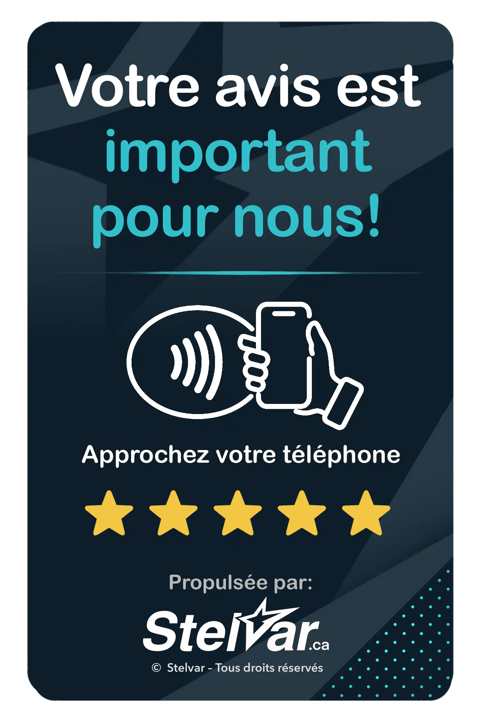 Carte NFC Stelvar sur mesure présentée sur un comptoir